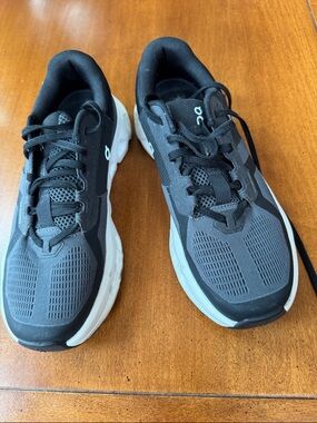 On Running Women's Gray and Black Athletic Running Shoes